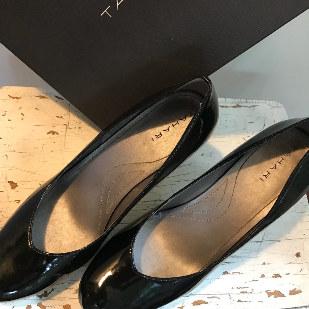 Tahari Size 9 Black Paten Leather Heels - Picture 3 of 5